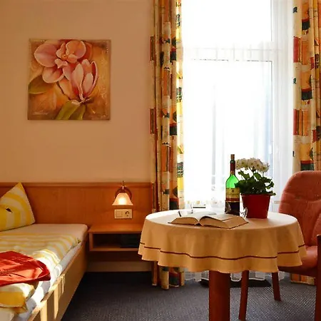 Hotel Hotel-pension Vier Jahreszeiten 3*